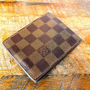 Men’s LV bi-fold wallet